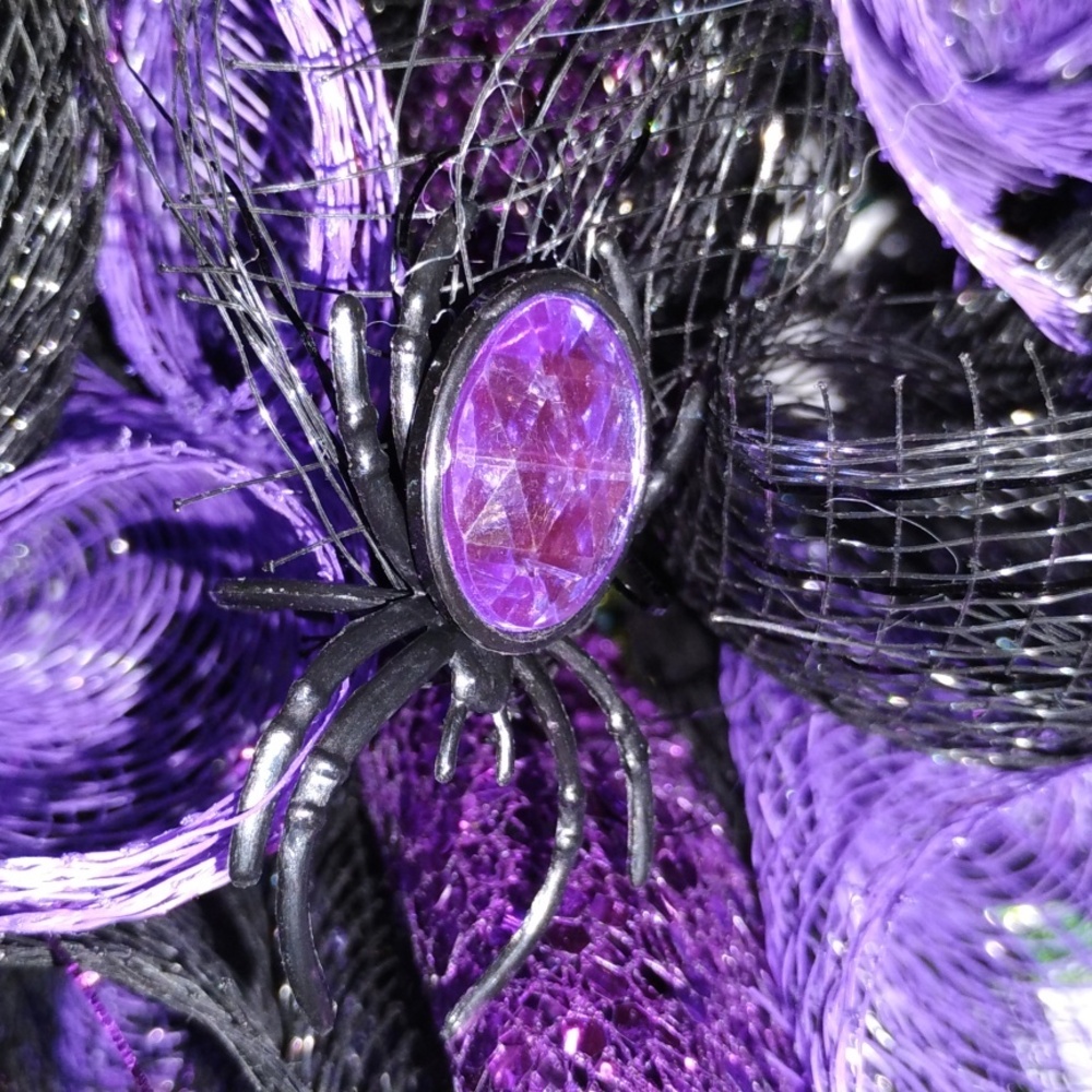 "Witch's Brew" Halloween Wreath - Picture 4 of 8